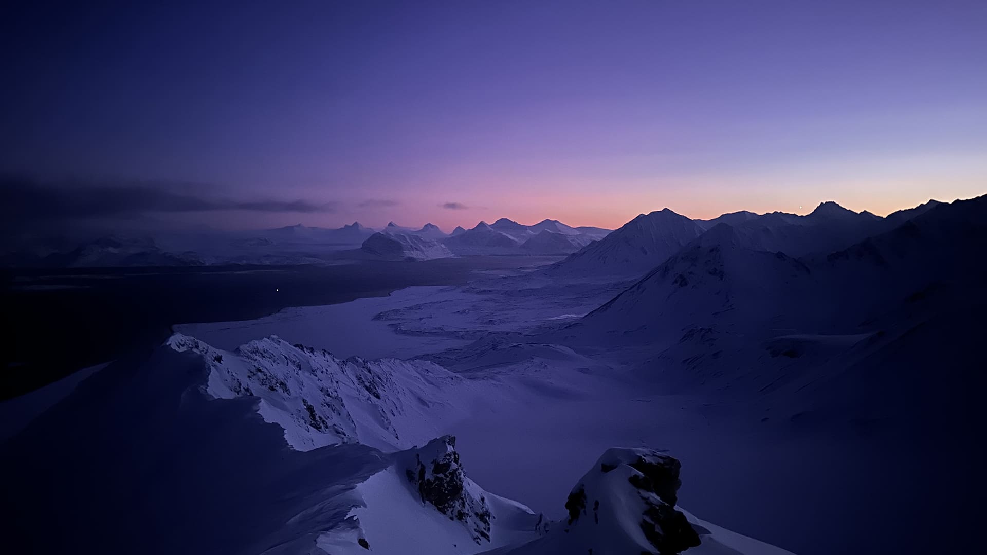 Foto av Kongsfjorden sett fra Ny-Ålesund
